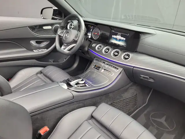 Mercedes-Benz 220 view 11