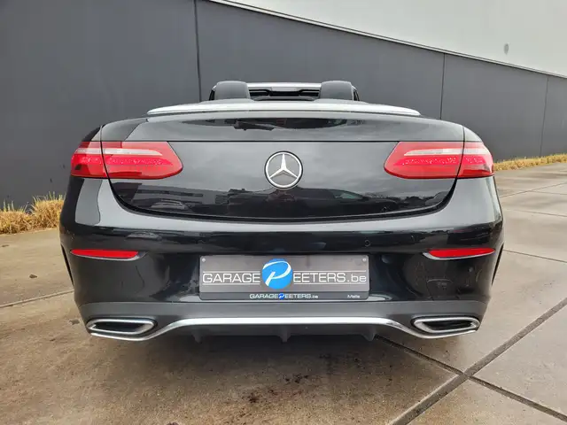 Mercedes-Benz 220 view 4