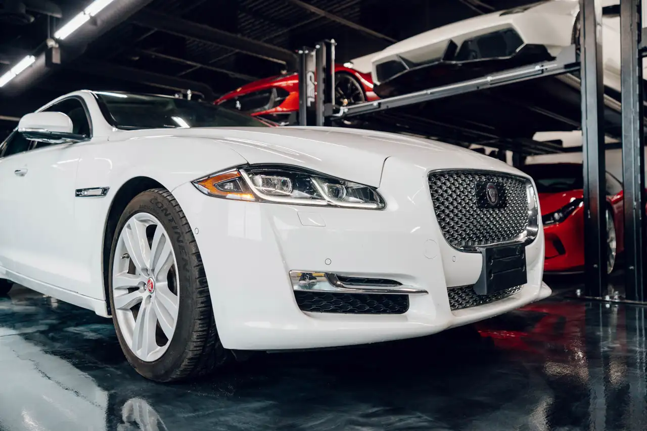 Jaguar XJ снимка Jaguar XJ