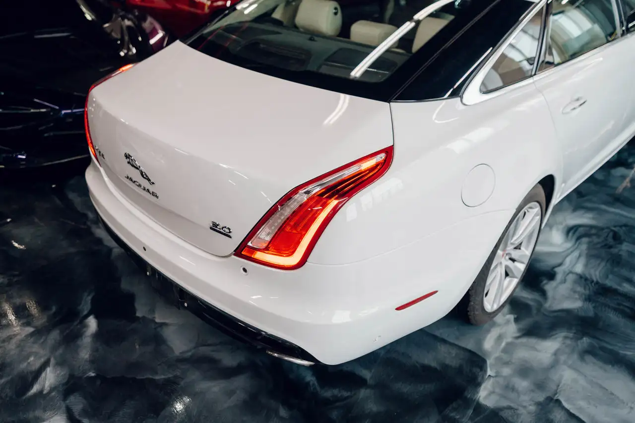 Jaguar XJ снимка Jaguar XJ