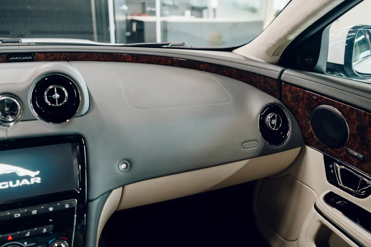Jaguar XJ снимка Jaguar XJ
