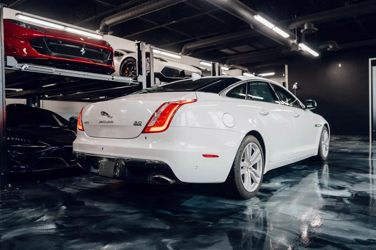 Jaguar XJ снимка Jaguar XJ