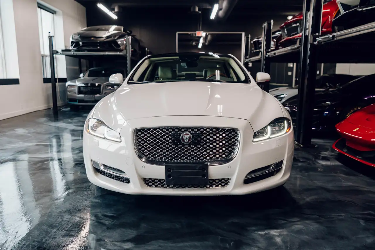 Jaguar XJ снимка Jaguar XJ