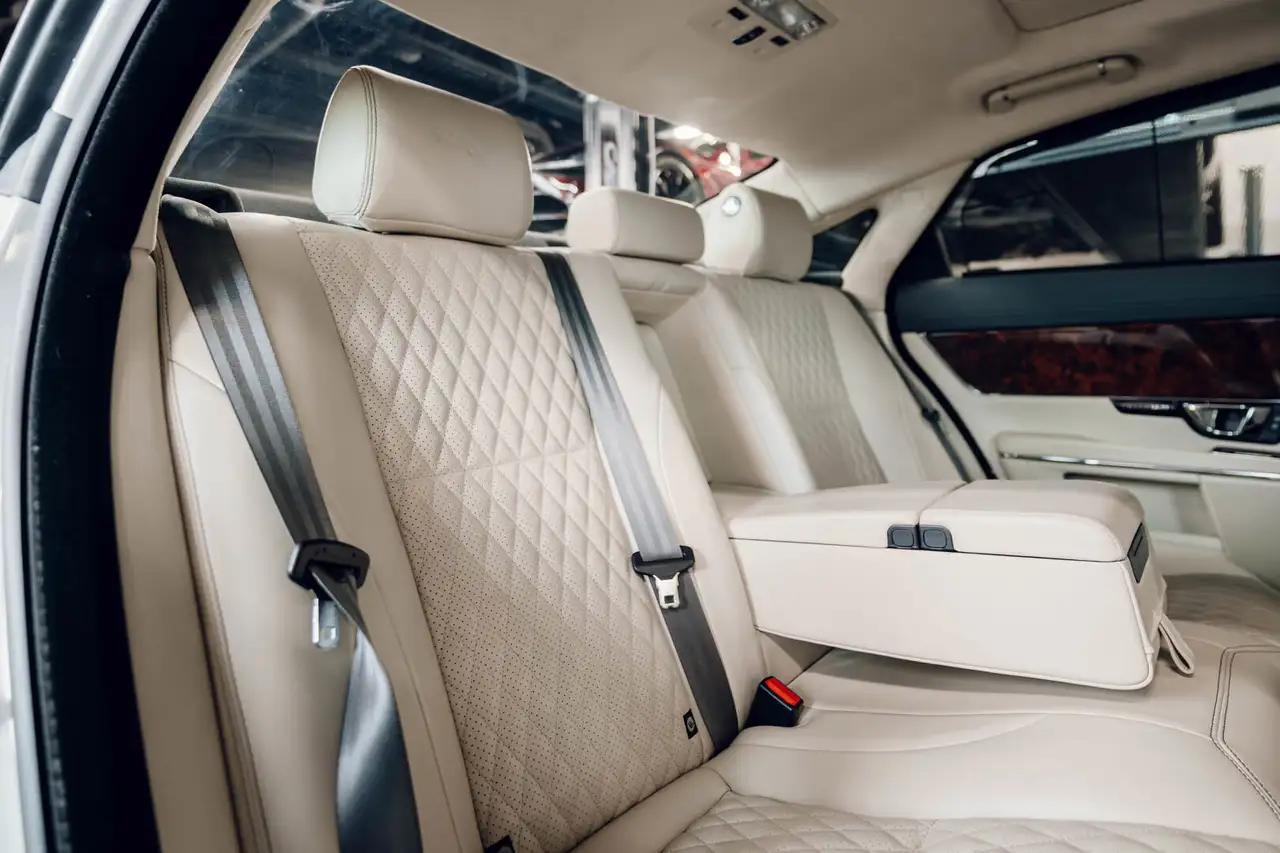 Jaguar XJ снимка Jaguar XJ