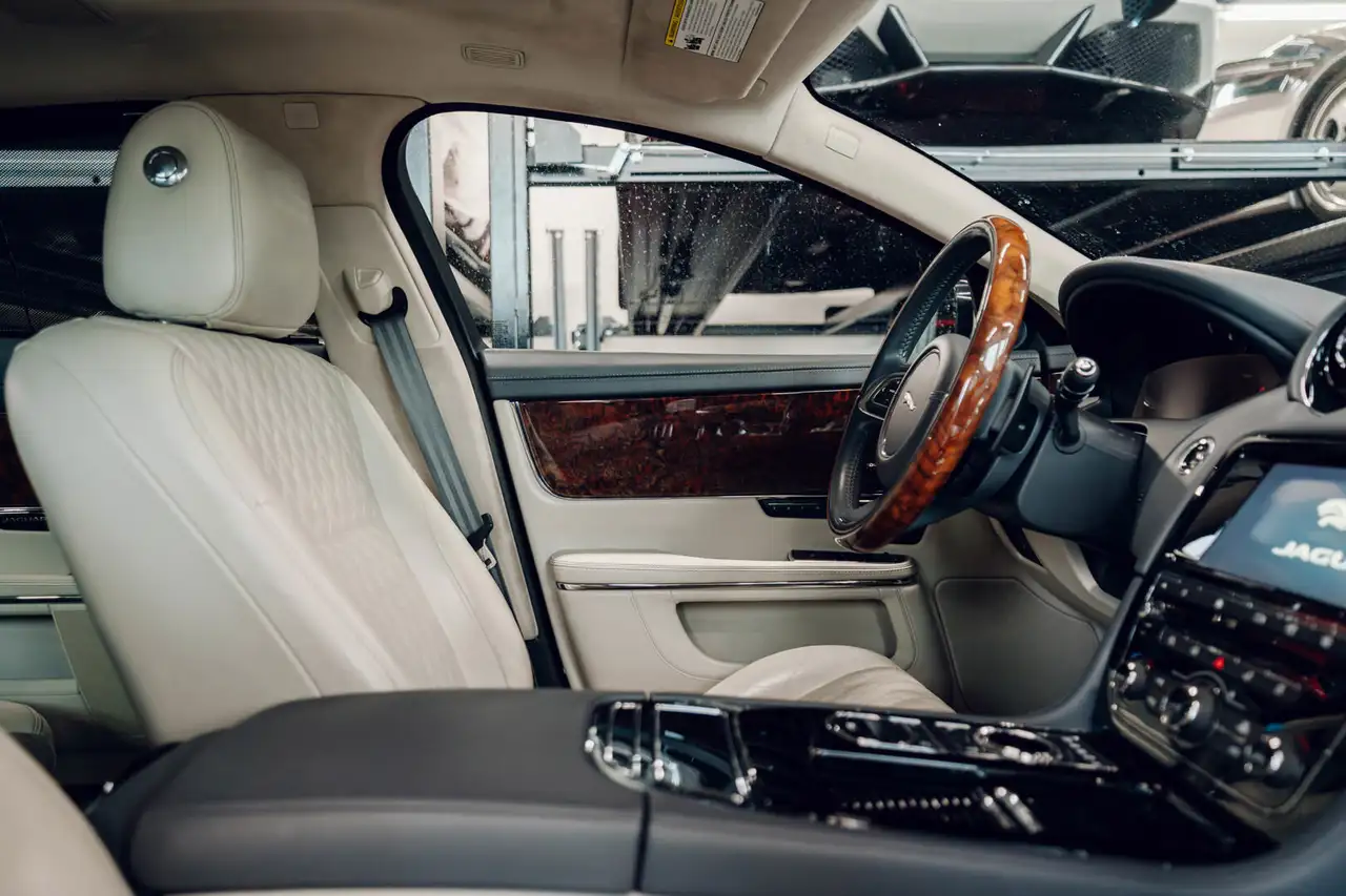 Jaguar XJ снимка Jaguar XJ