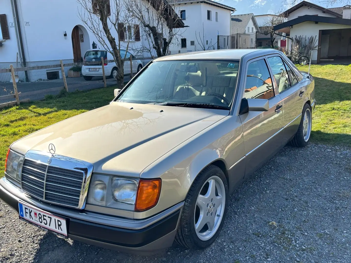 Mercedes-Benz E 230 W123 - 2