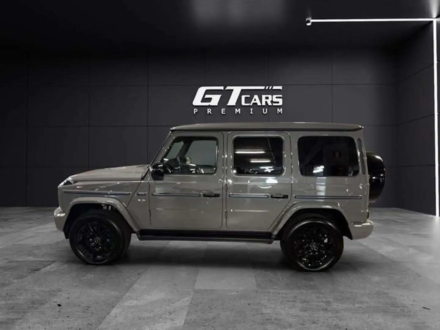 Mercedes-Benz G 580 Gris - 2