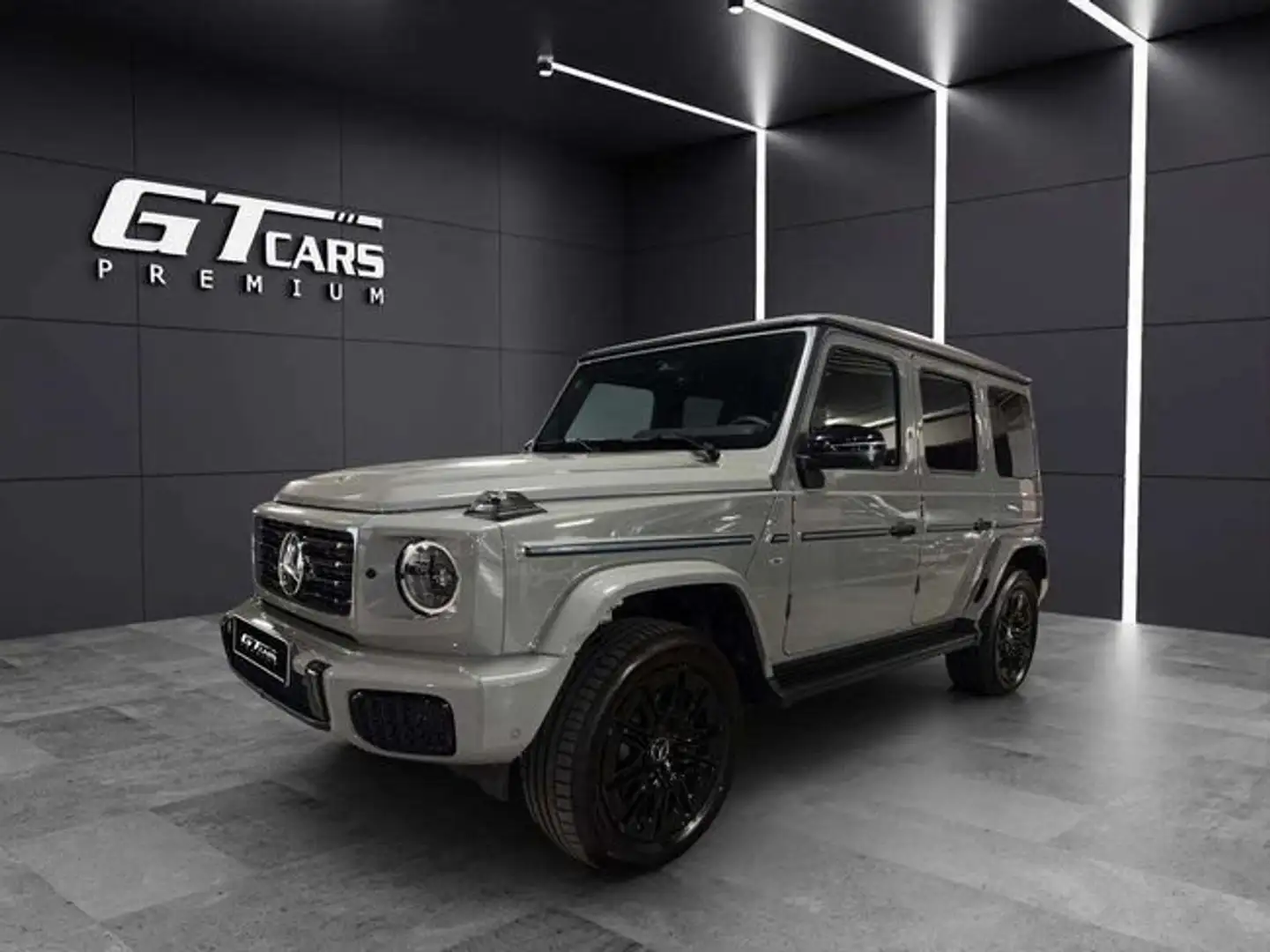 Mercedes-Benz G 580 Gris - 1