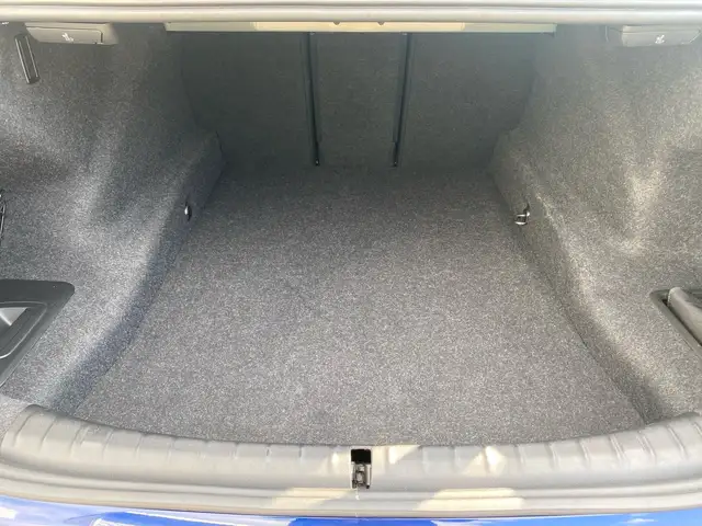 BMW 5 Series view 12