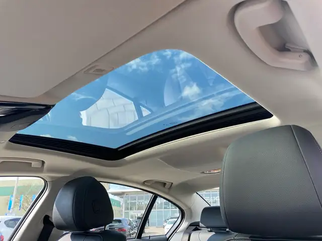 BMW 5 Series view 15