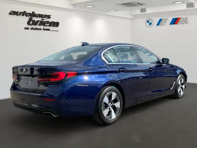 BMW 5 Series view 3