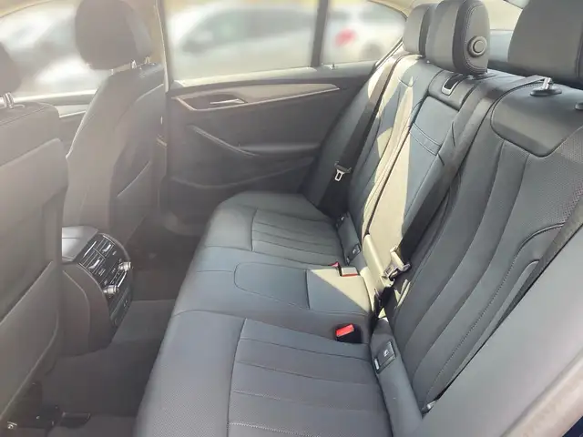 BMW 5 Series view 11