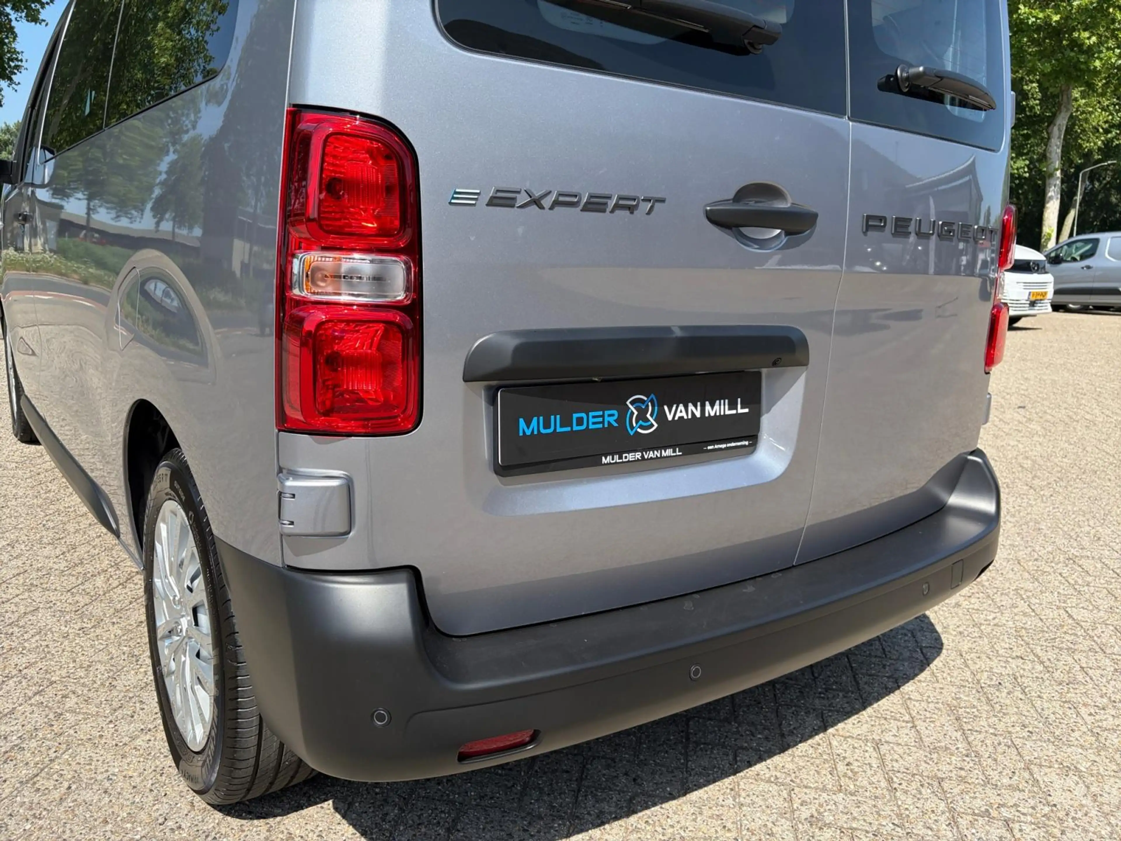 Peugeot e-Expert Combi L2 75 kWh 136pk | 9-persoons | Achterdeuren — photo 11