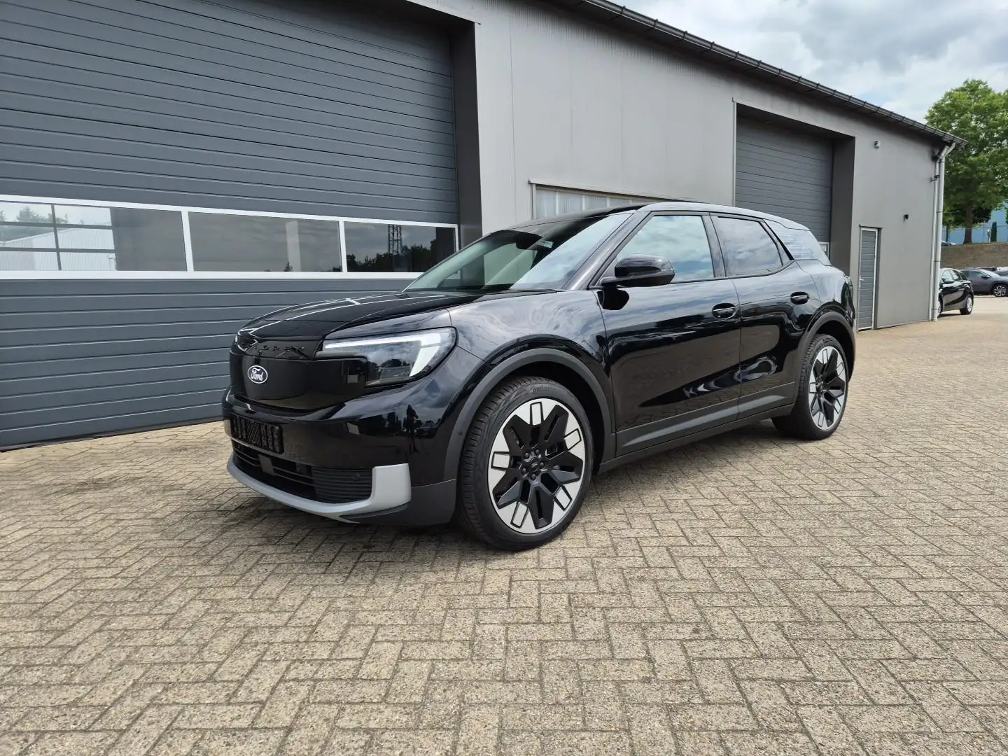 Ford Explorer Limited Edition (Extended Range 79kWh) 204PS Au... Schwarz - 1