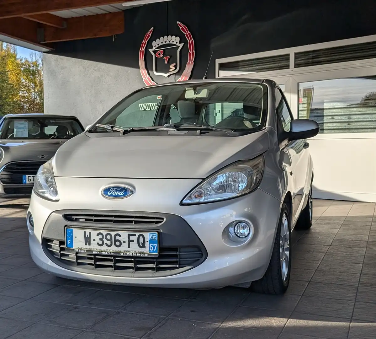 Ford M 1.2 69CH TITANIUM Grau - 1
