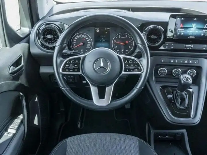 Mercedes-Benz Clase C 2023, foto 18
