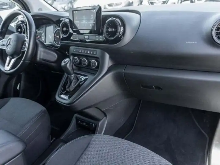 Mercedes-Benz Clase C 2023, foto 10