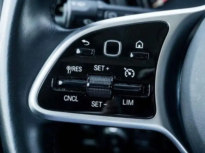 Mercedes-Benz Clase C 2023, foto 23