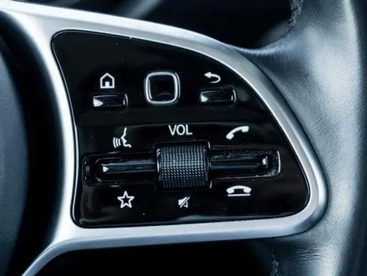 Mercedes-Benz Clase C 2023, foto 24