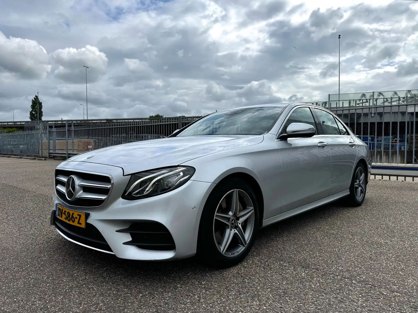 Mercedes-Benz E 200 | AMG-line | 2019 | 89.000km Zilver - 2