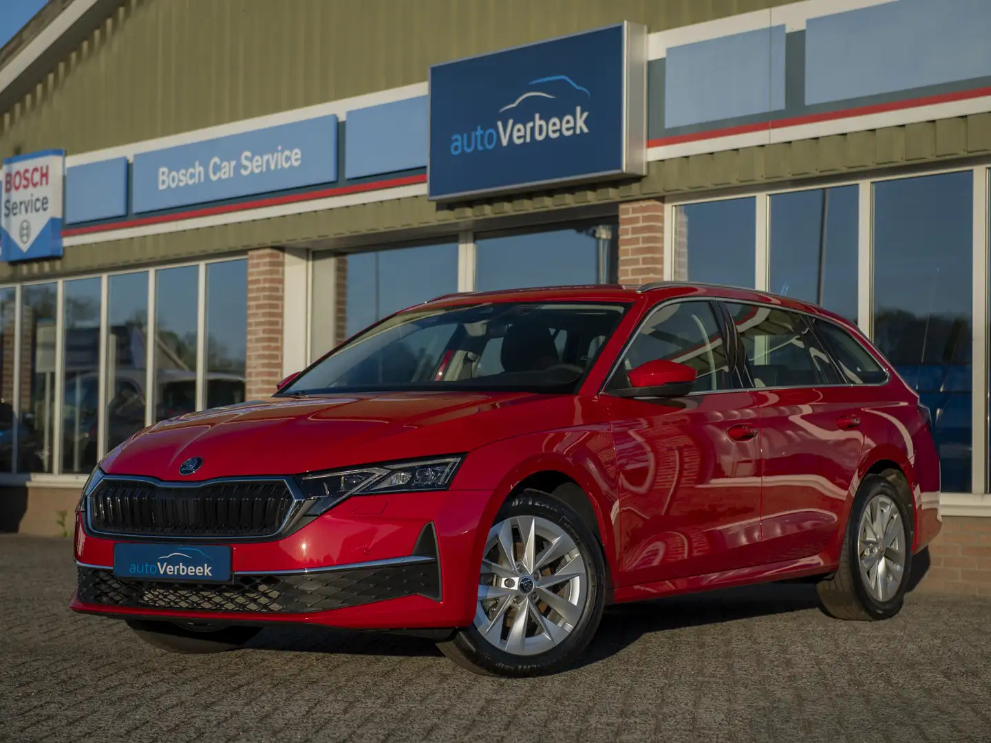 Skoda Octavia Combi 1.5 TSI MHEV Business Edition Plus | Matrix Rood - 1
