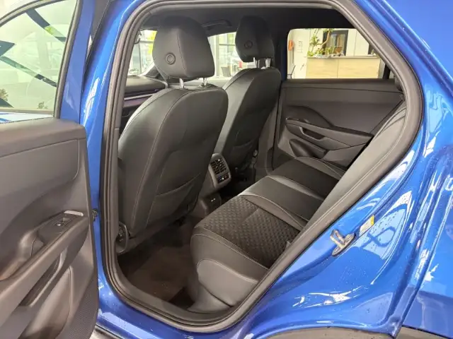 Volkswagen T-Roc view 14