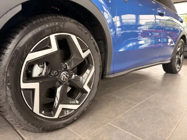 Volkswagen T-Roc view 11