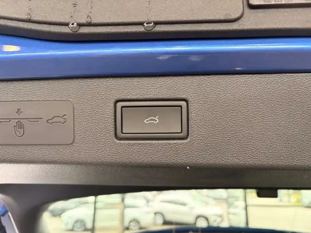 Volkswagen T-Roc view 10