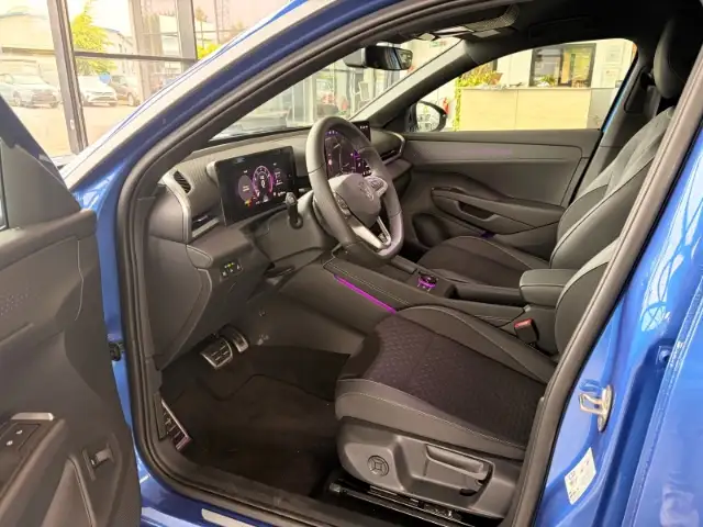 Volkswagen T-Roc view 12