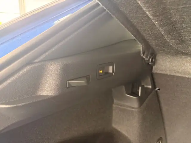 Volkswagen T-Roc view 9