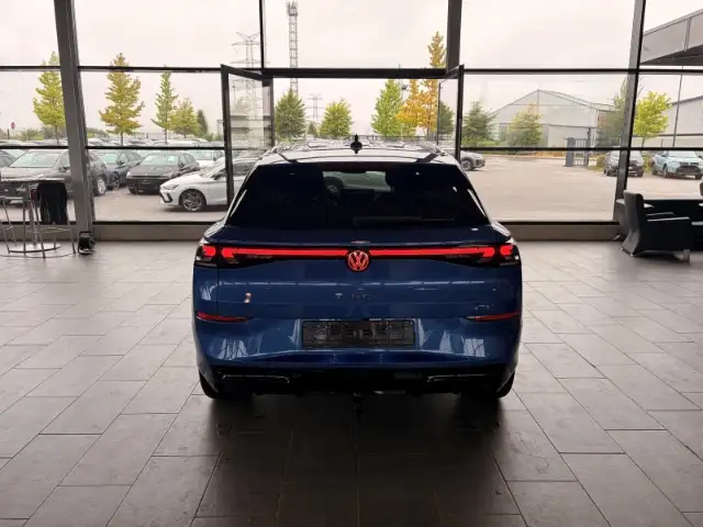 Volkswagen T-Roc view 5