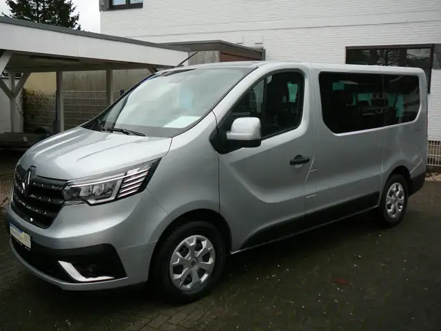 Renault Trafic 1.Hand,Sehr gepflegt,9 Sitzer,Navigation,Klima,usw