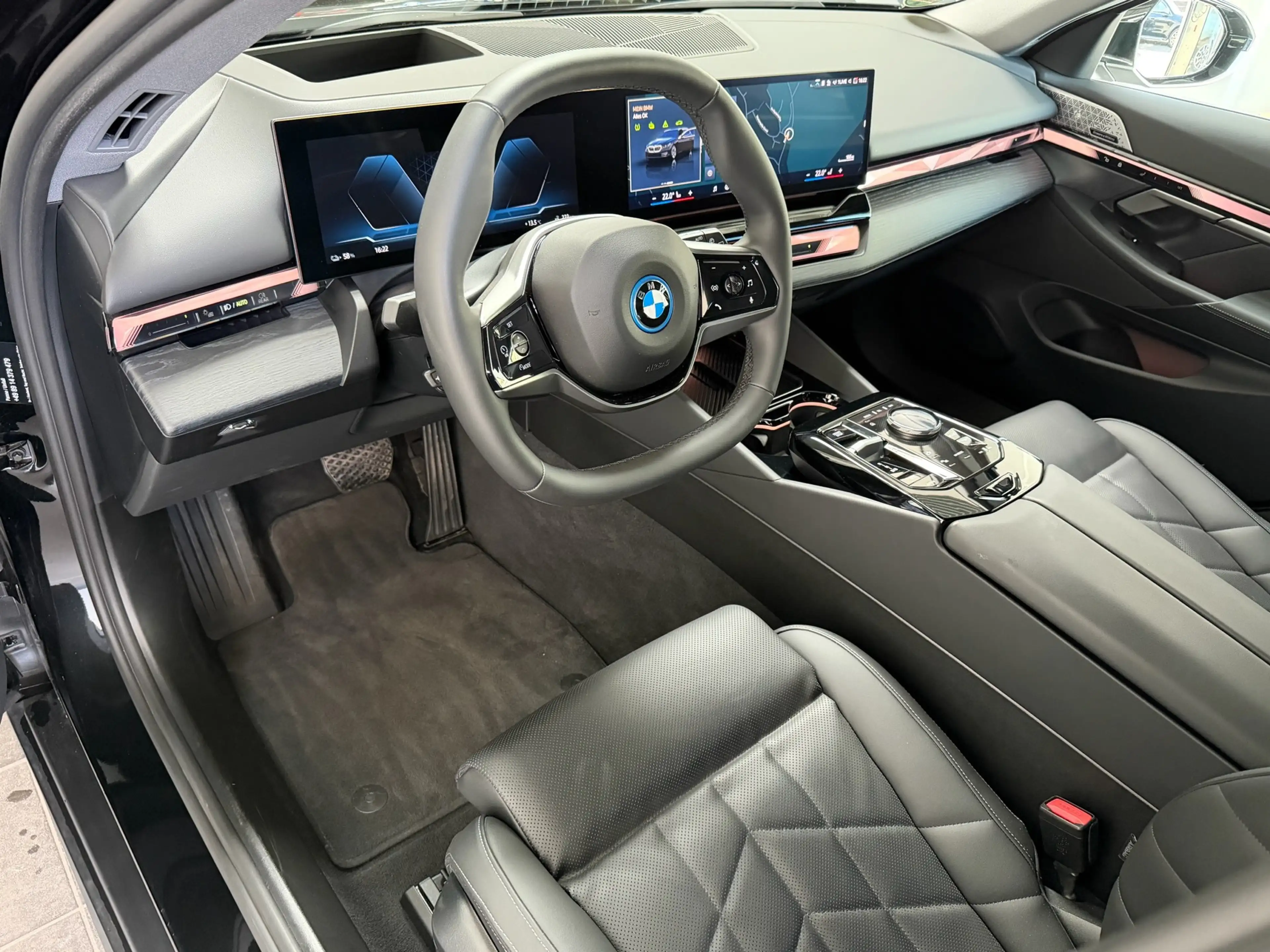 BMW i5 Touring 40 eDrive Bowers_HUD_360 Grad_22KW ACladen — photo 10