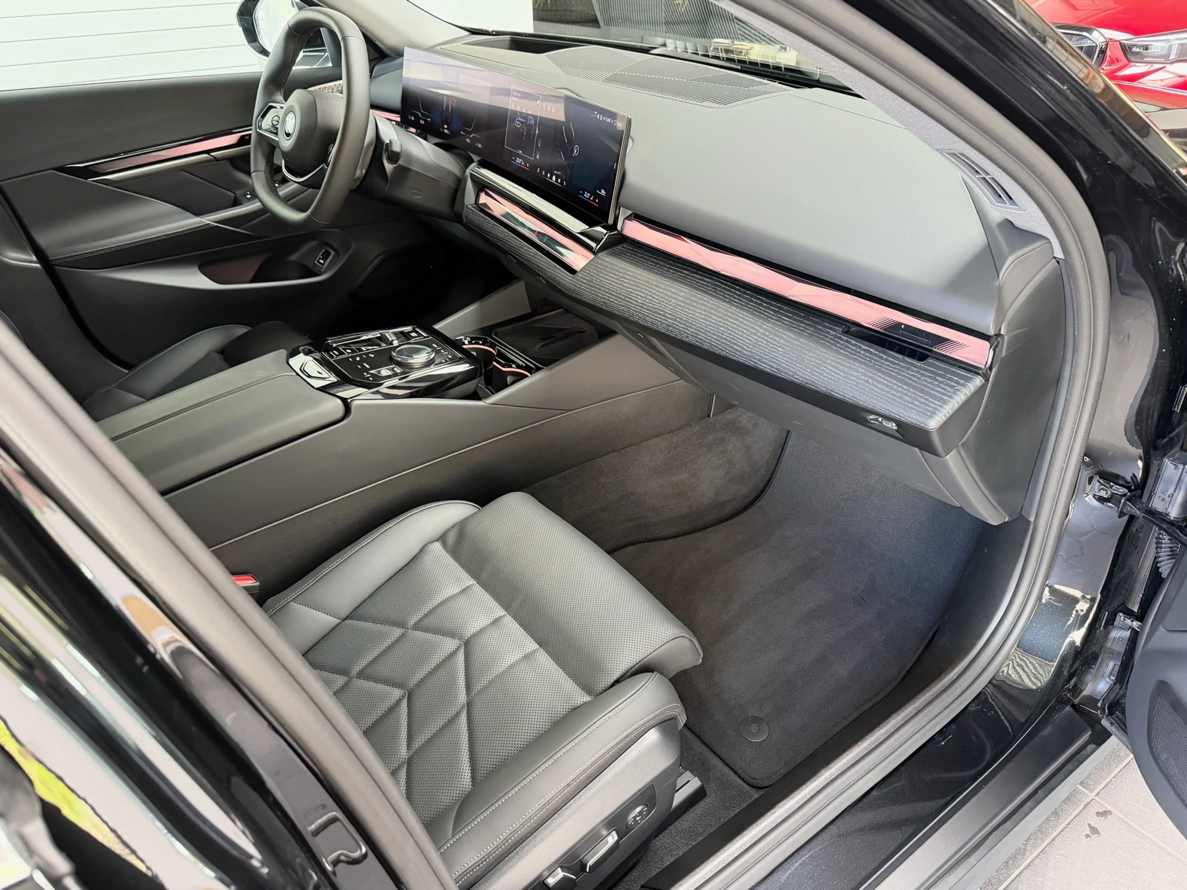BMW i5 Touring 40 eDrive Bowers_HUD_360 Grad_22KW ACladen — photo 12