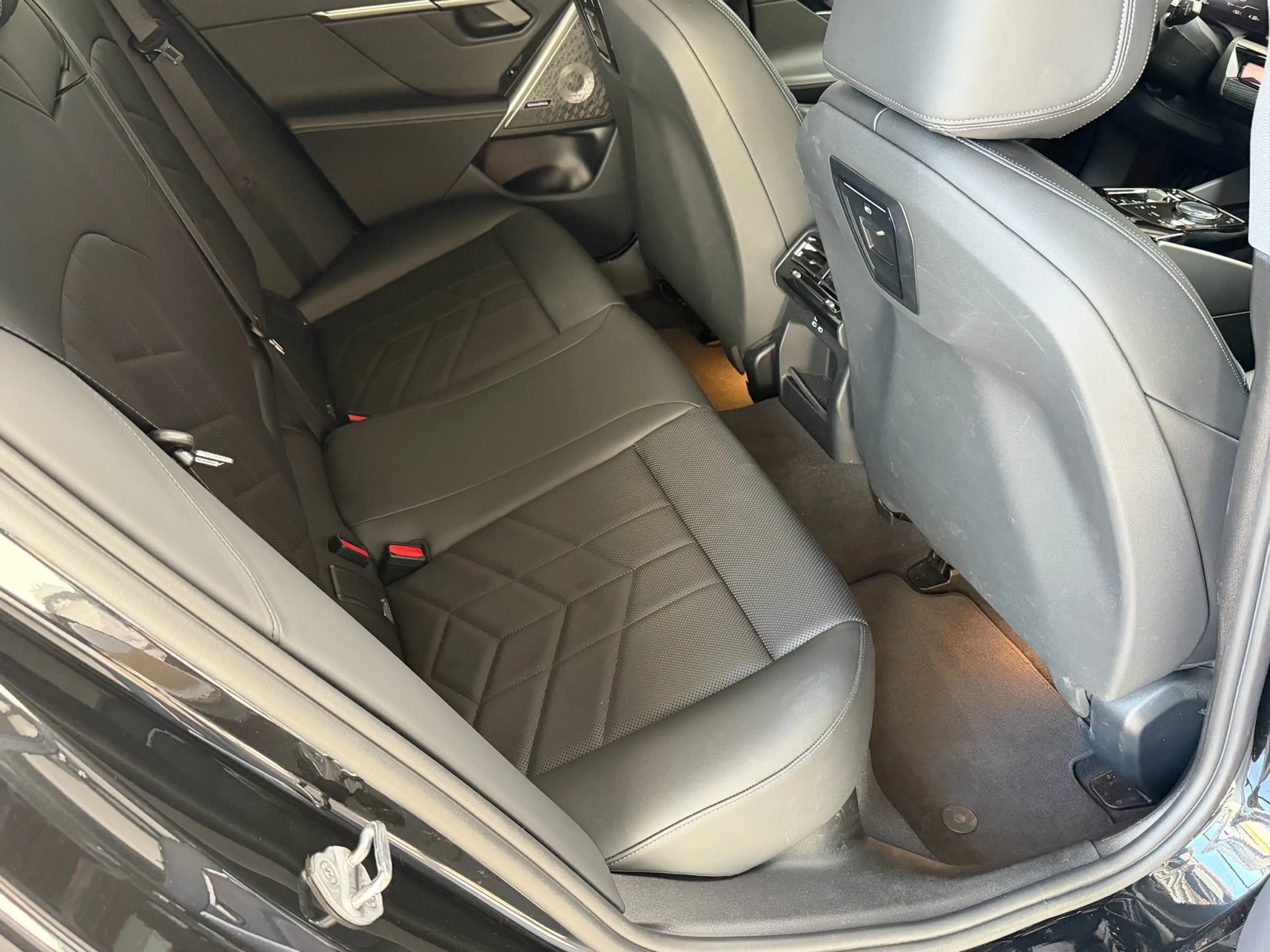 BMW i5 Touring 40 eDrive Bowers_HUD_360 Grad_22KW ACladen — photo 15