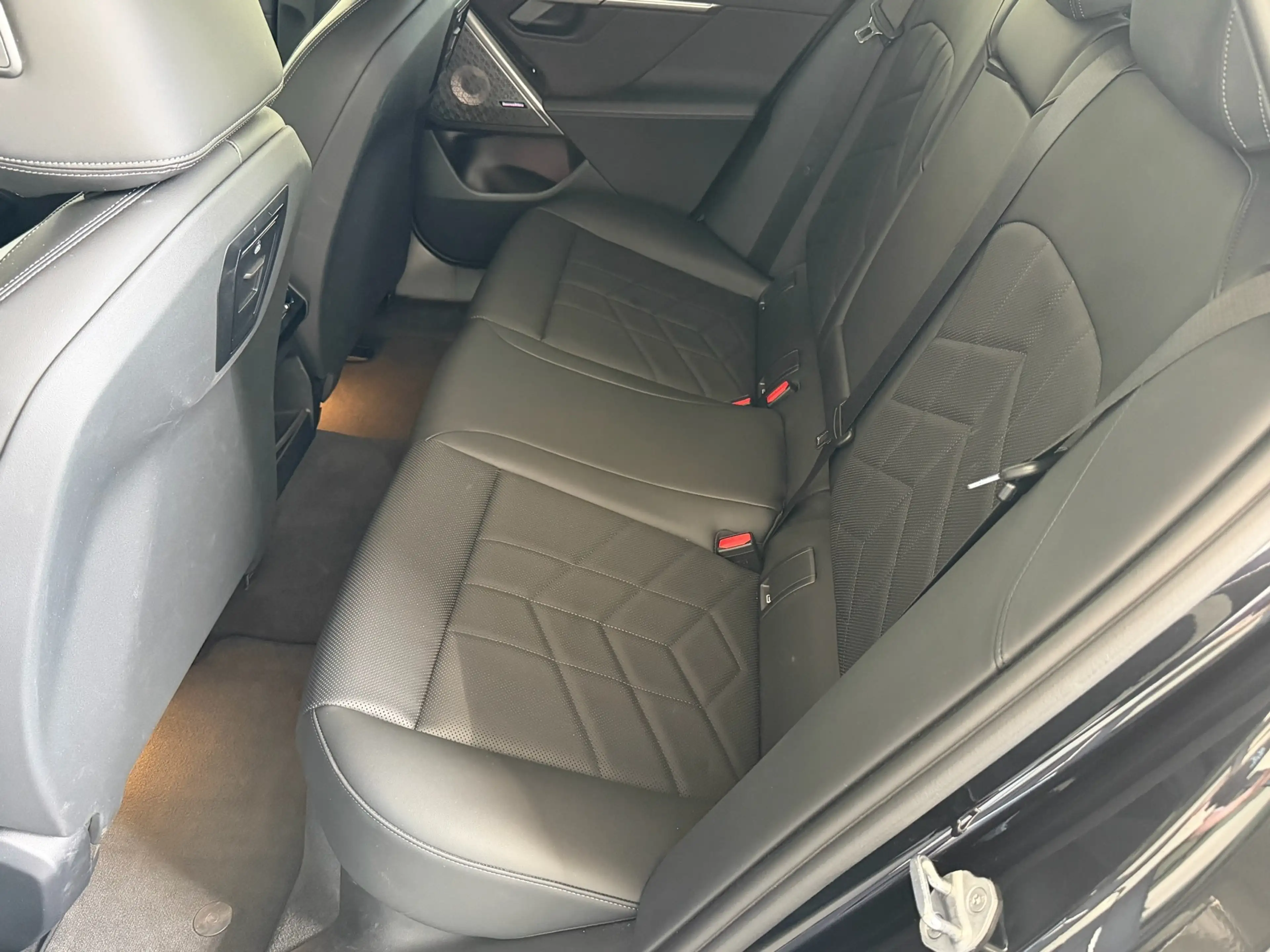 BMW i5 Touring 40 eDrive Bowers_HUD_360 Grad_22KW ACladen — photo 14