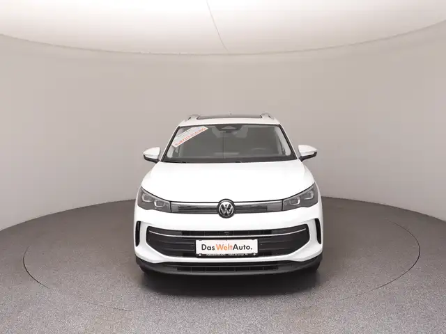 Volkswagen Tiguan view 3
