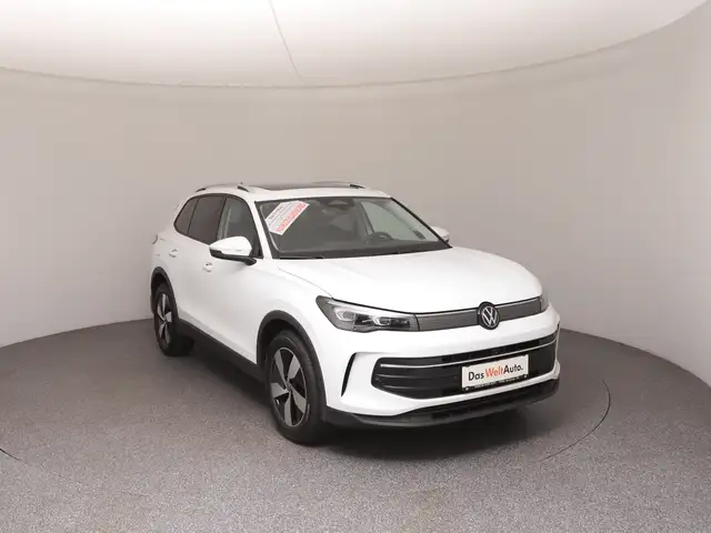 Volkswagen Tiguan view 2