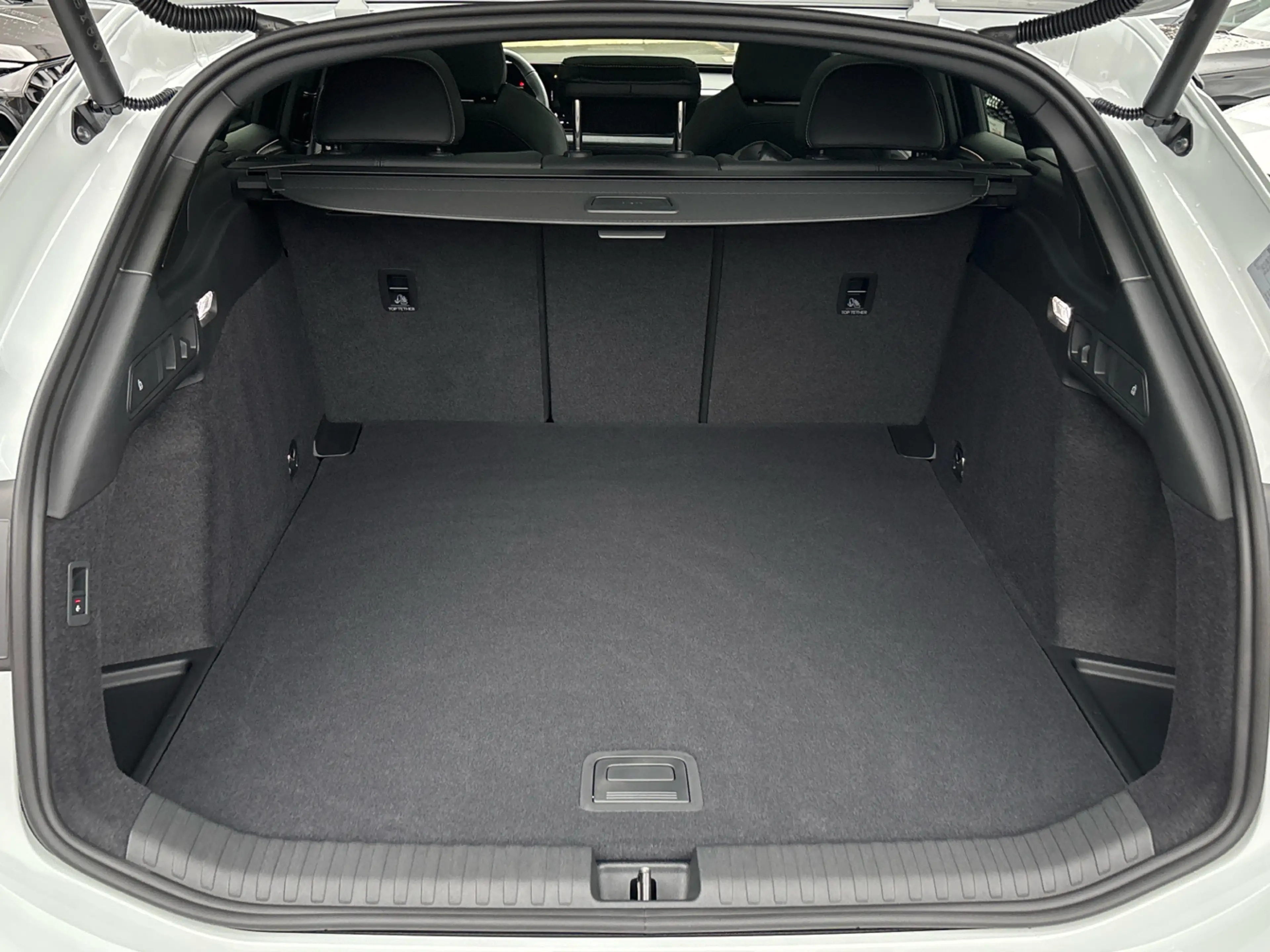 Audi A6 e-tron Avant performance S line Pano Matrix — photo 13