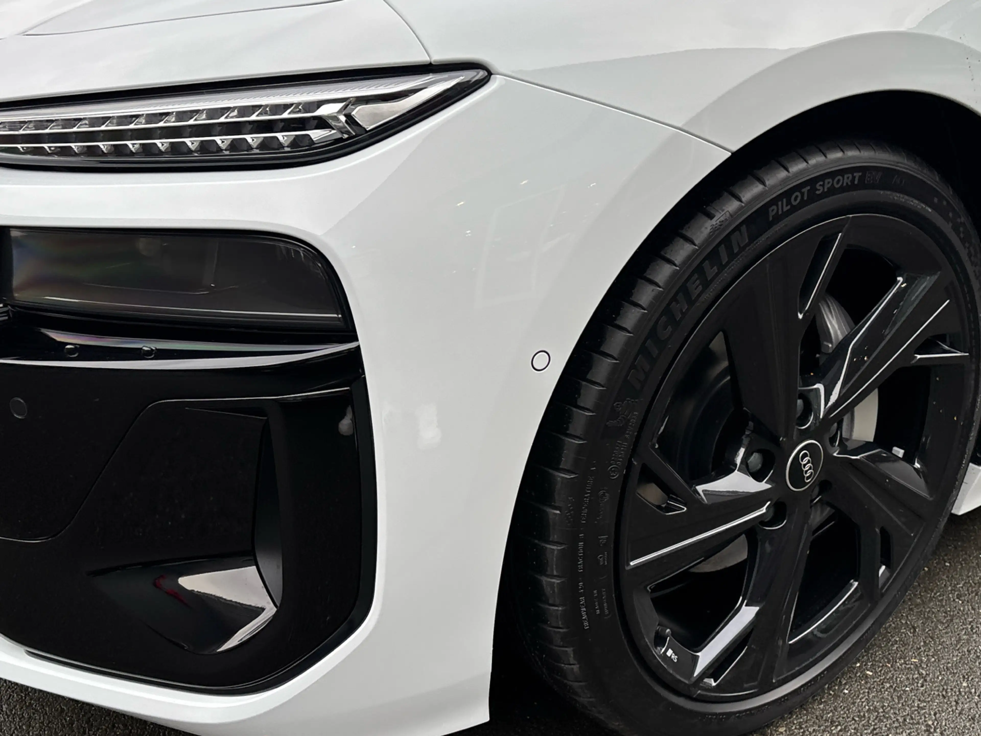 Audi A6 e-tron Avant performance S line Pano Matrix — photo 6
