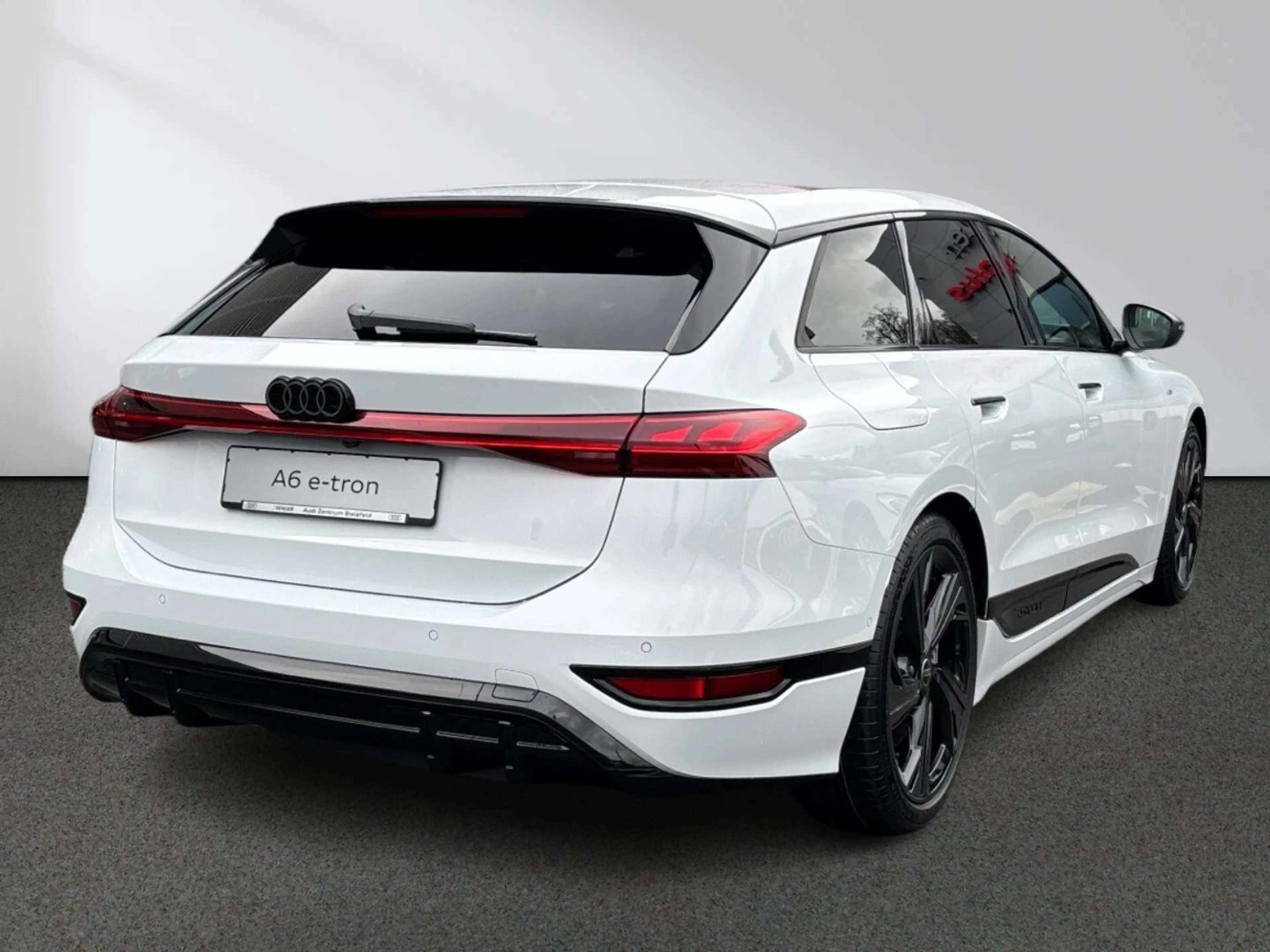 Audi A6 e-tron Avant performance S line Pano Matrix — photo 3