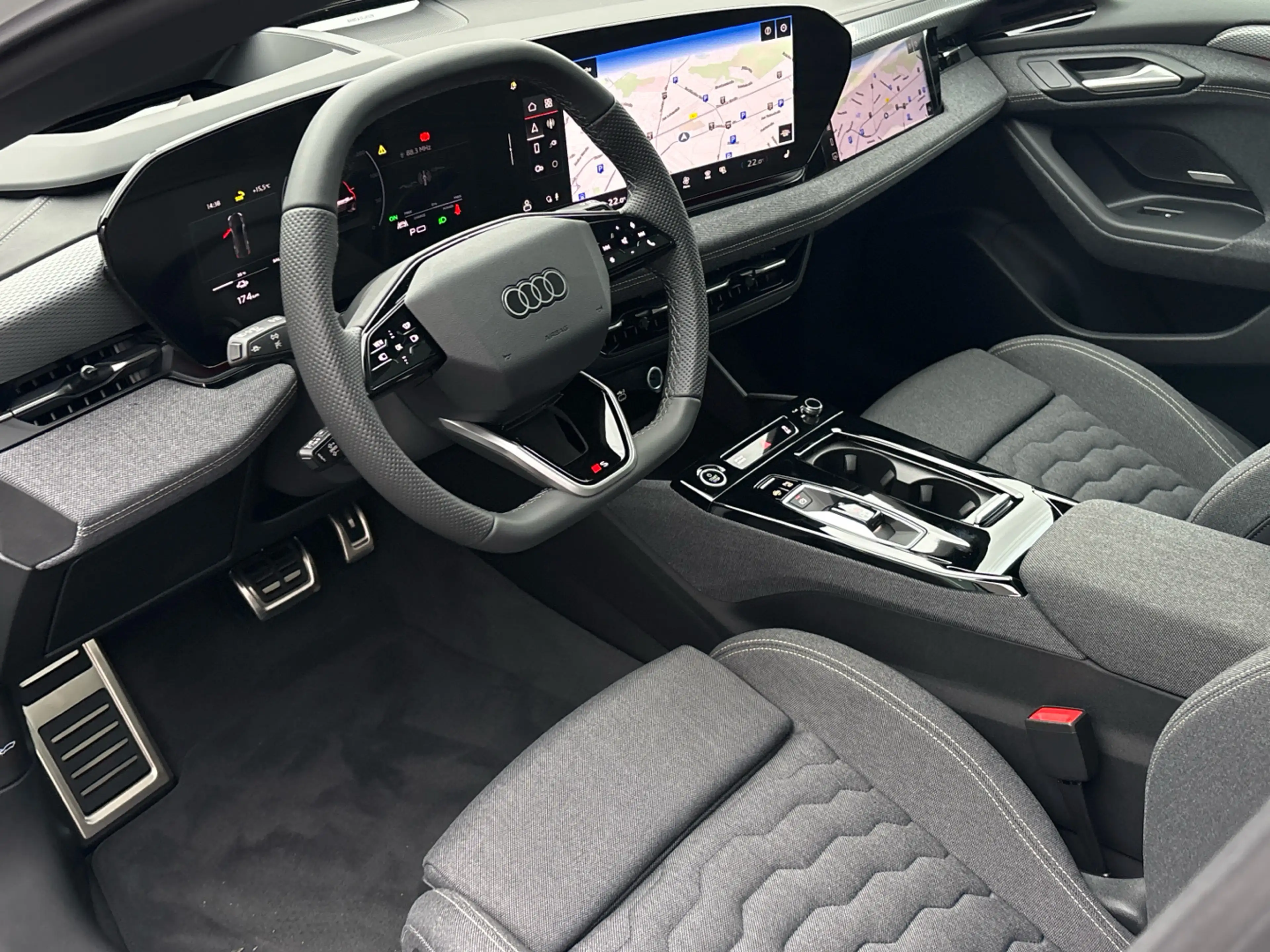 Audi A6 e-tron Avant performance S line Pano Matrix — photo 9