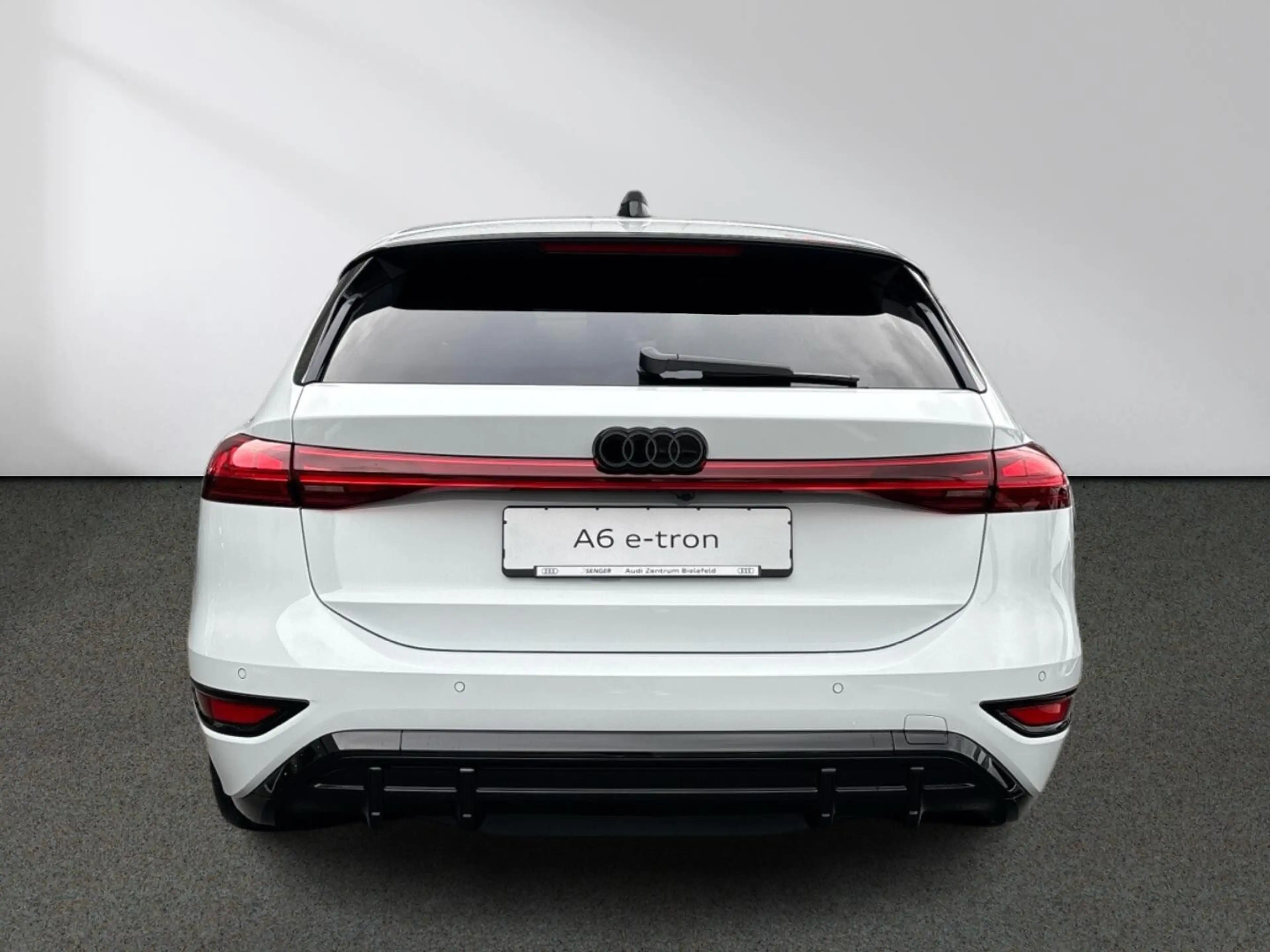 Audi A6 e-tron Avant performance S line Pano Matrix — photo 5