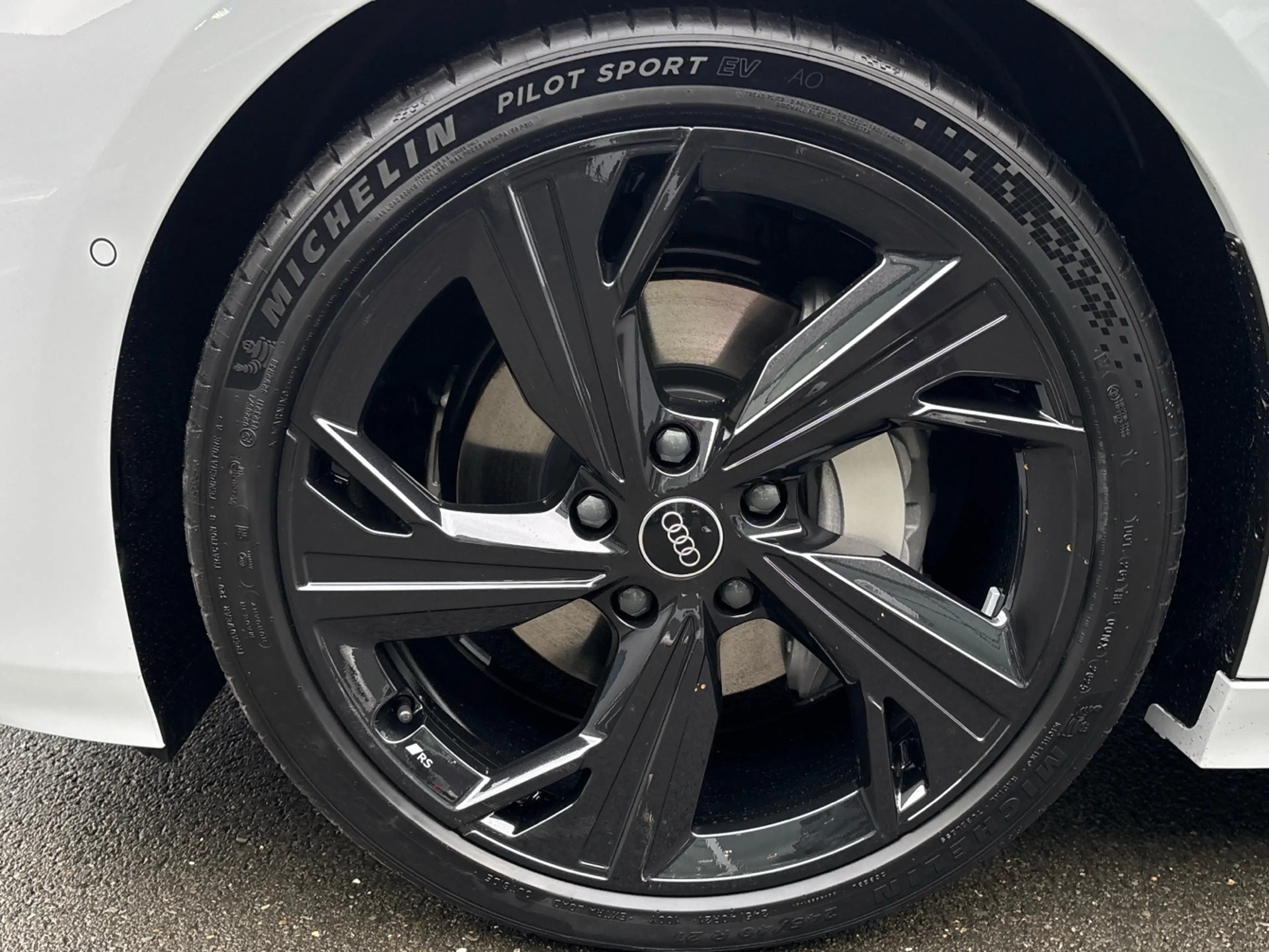 Audi A6 e-tron Avant performance S line Pano Matrix — photo 7
