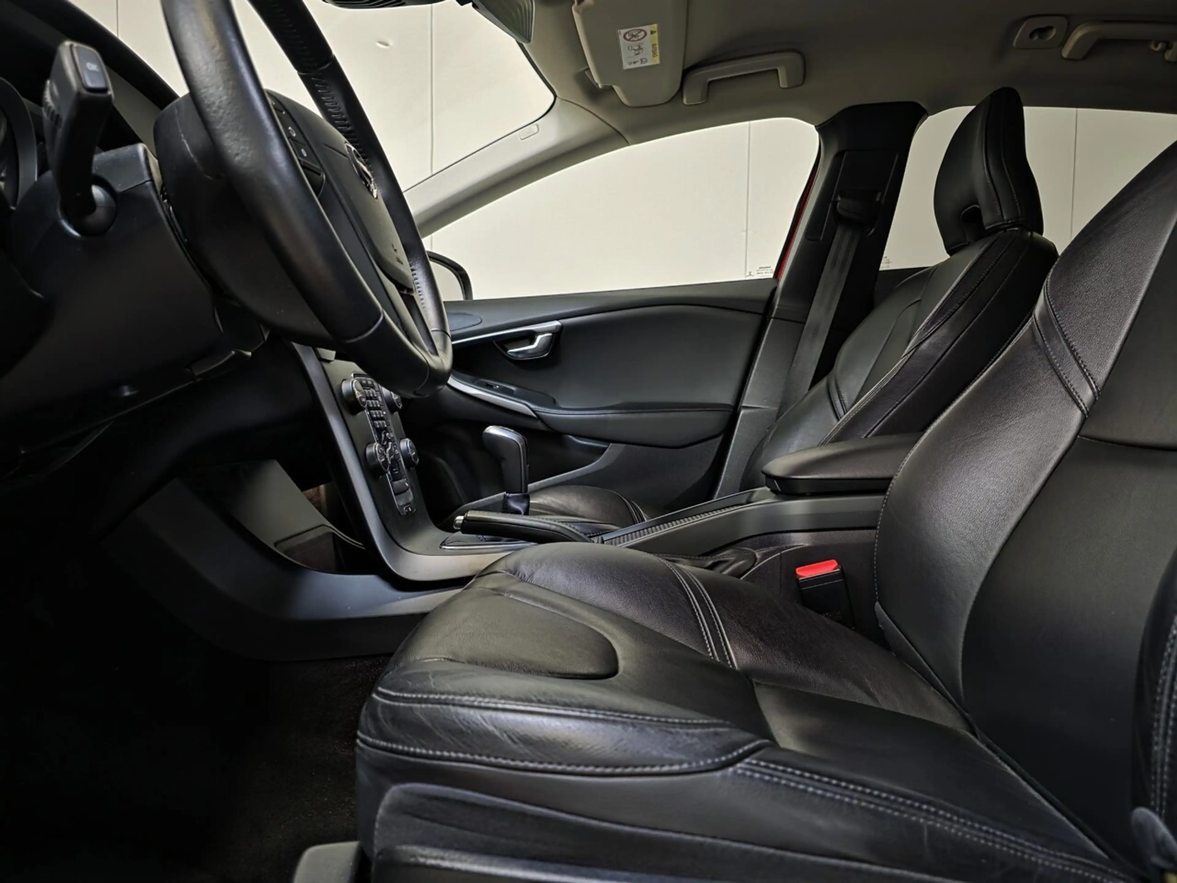 Volvo V40 2.0 T3 Benzine - GPS - Airco - Topstaat! 1Ste Eig! — photo 9