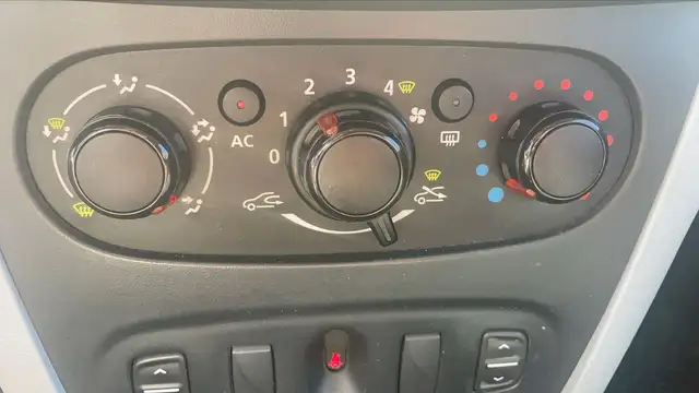 Dacia Sandero view 13