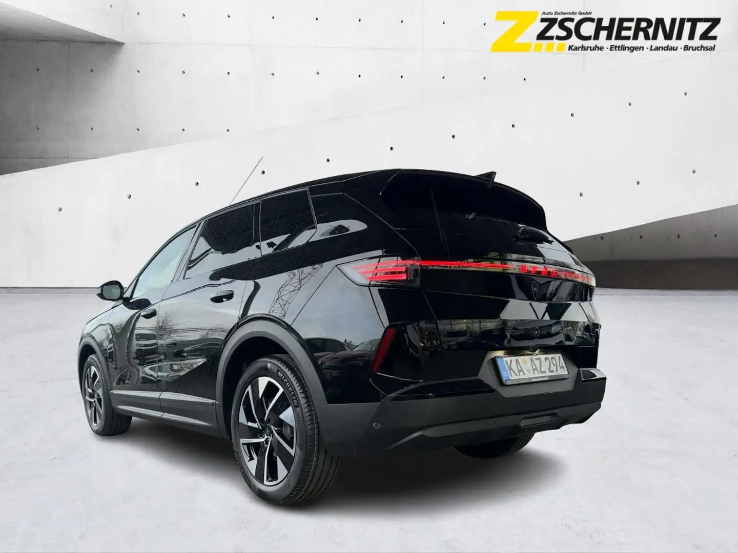 Opel Grandland 1.2 Mild-Hybrid 48V GS FLA Pano Schwarz - 2