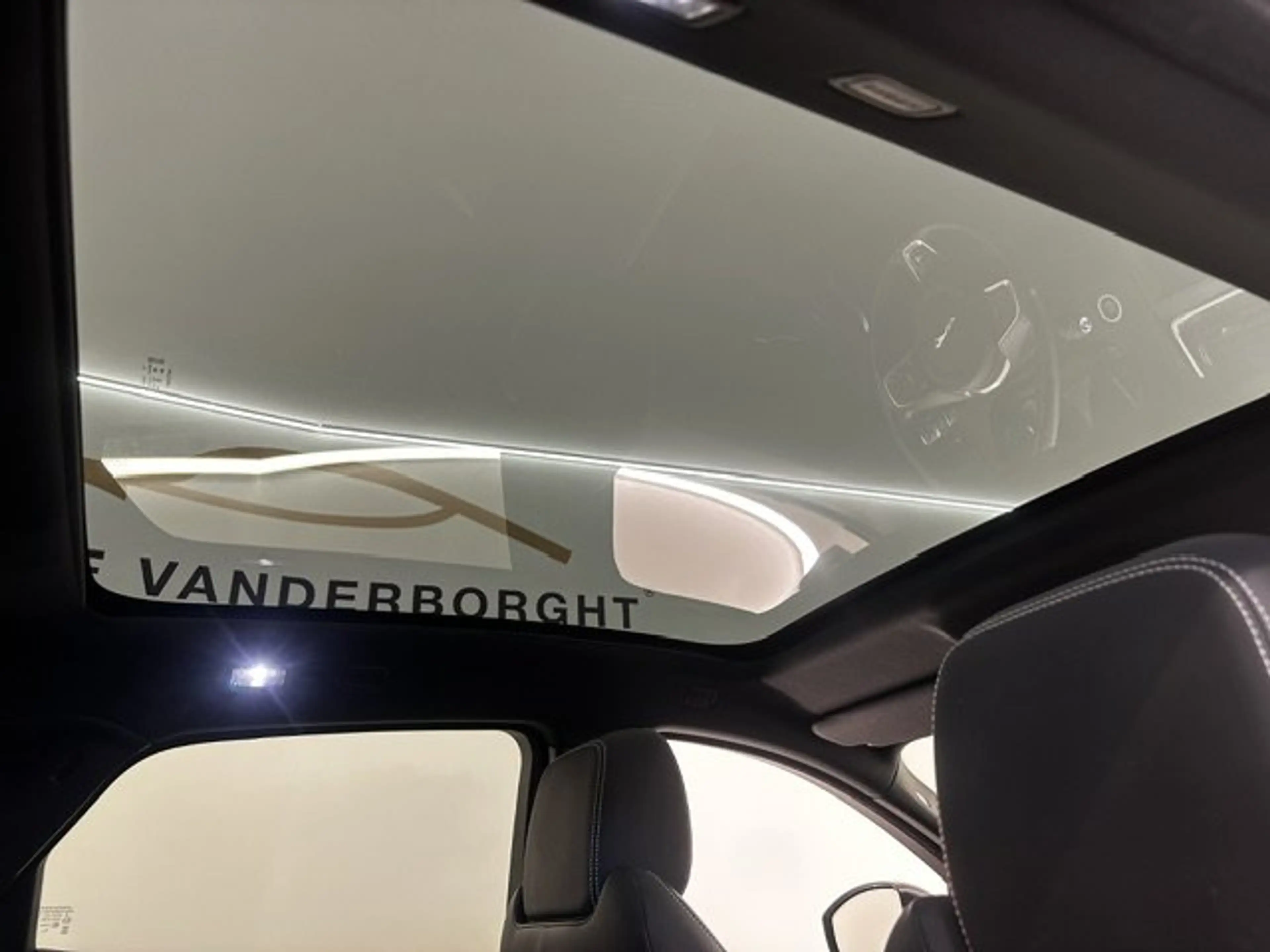 Jaguar E-Pace R-DYNAMIC BENZINE AWD AUTOMAAT — photo 8