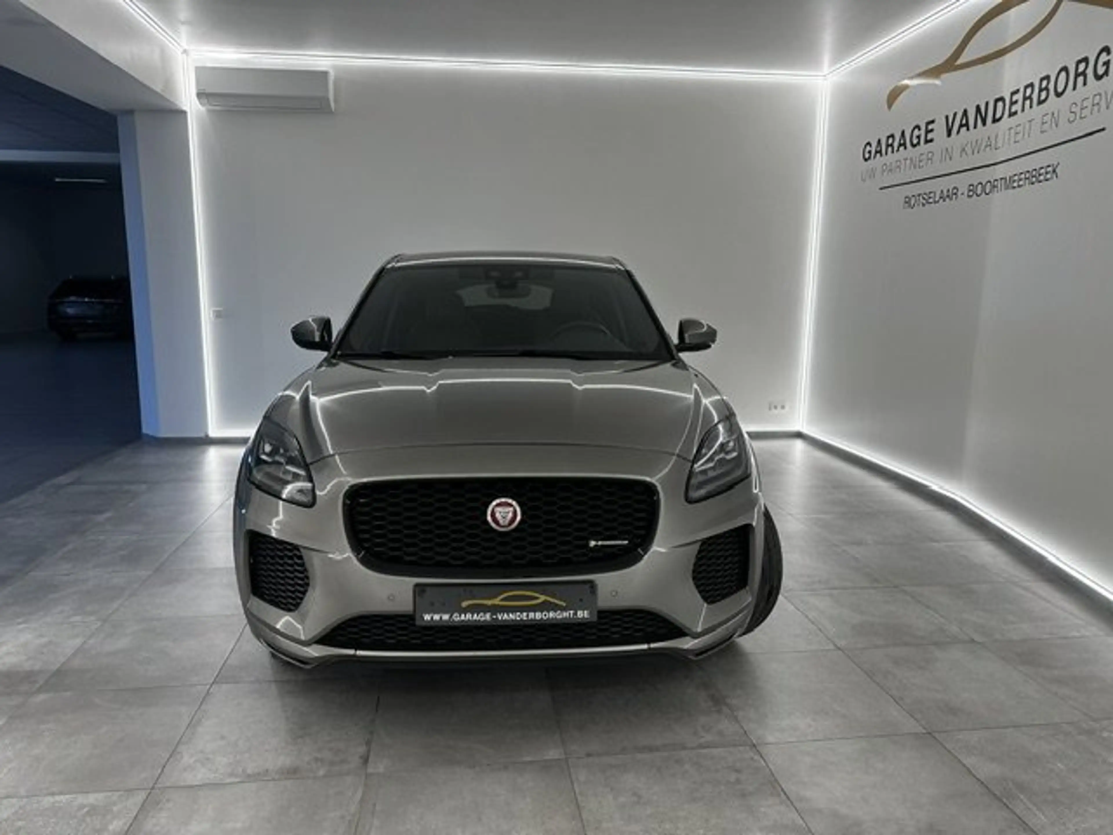 Jaguar E-Pace R-DYNAMIC BENZINE AWD AUTOMAAT — photo 3