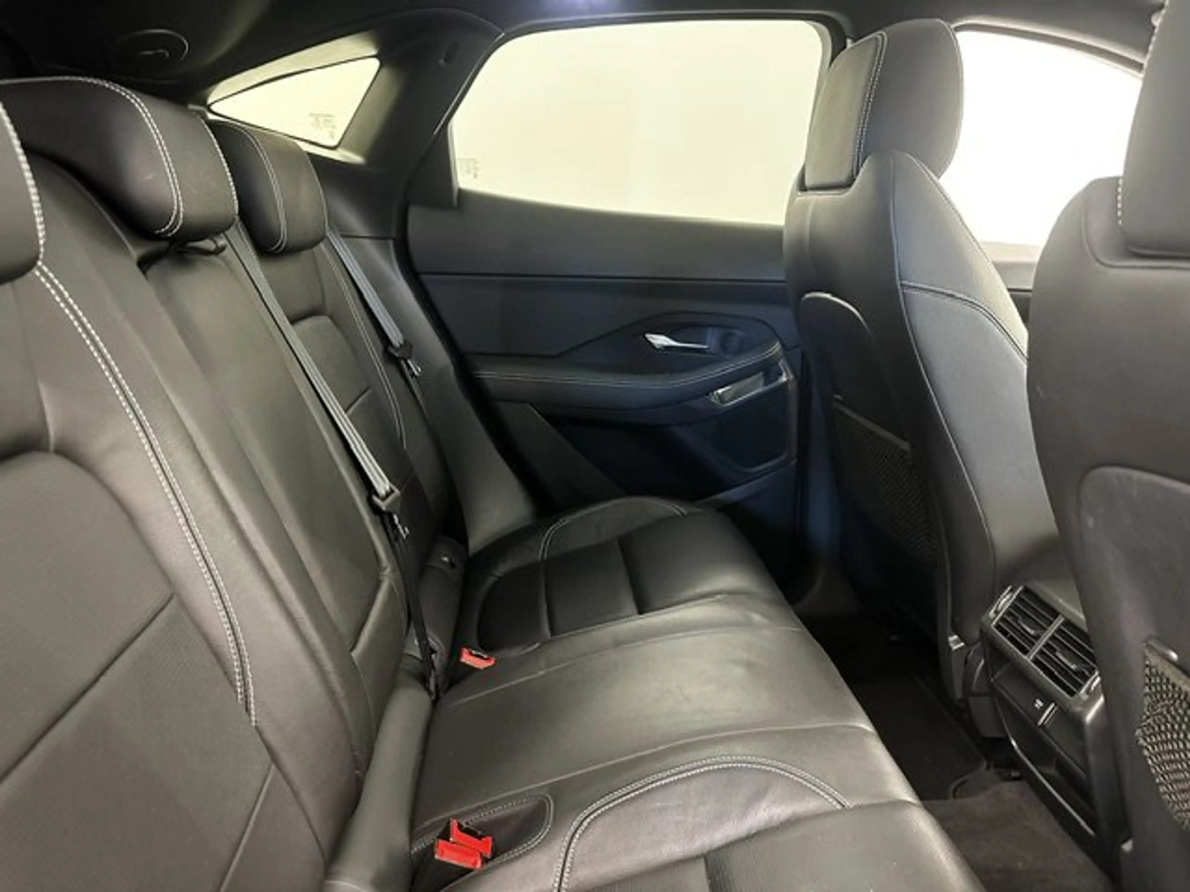 Jaguar E-Pace R-DYNAMIC BENZINE AWD AUTOMAAT — photo 7